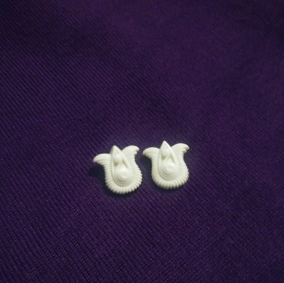 Stud earrings neutral - Picture 2 of 3